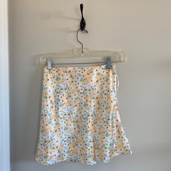 Princess Polly Dresses & Skirts - Princess Polly floral Mini Skirt